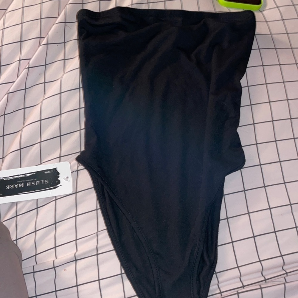 Strapless black bodysuit. Never worn xs has tags
